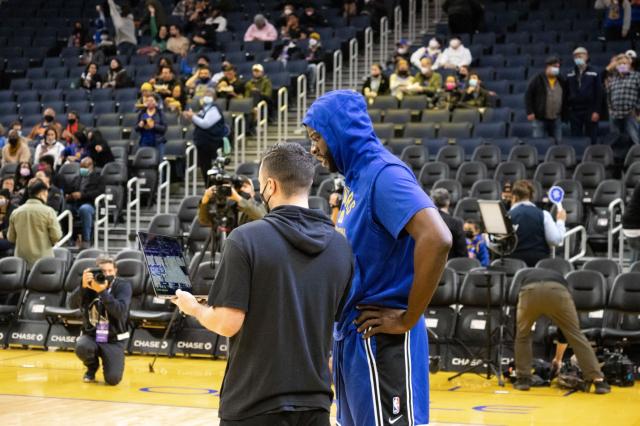 玩法-【现场】勇士迎英雄回家 库里状态回暖带队继续前进